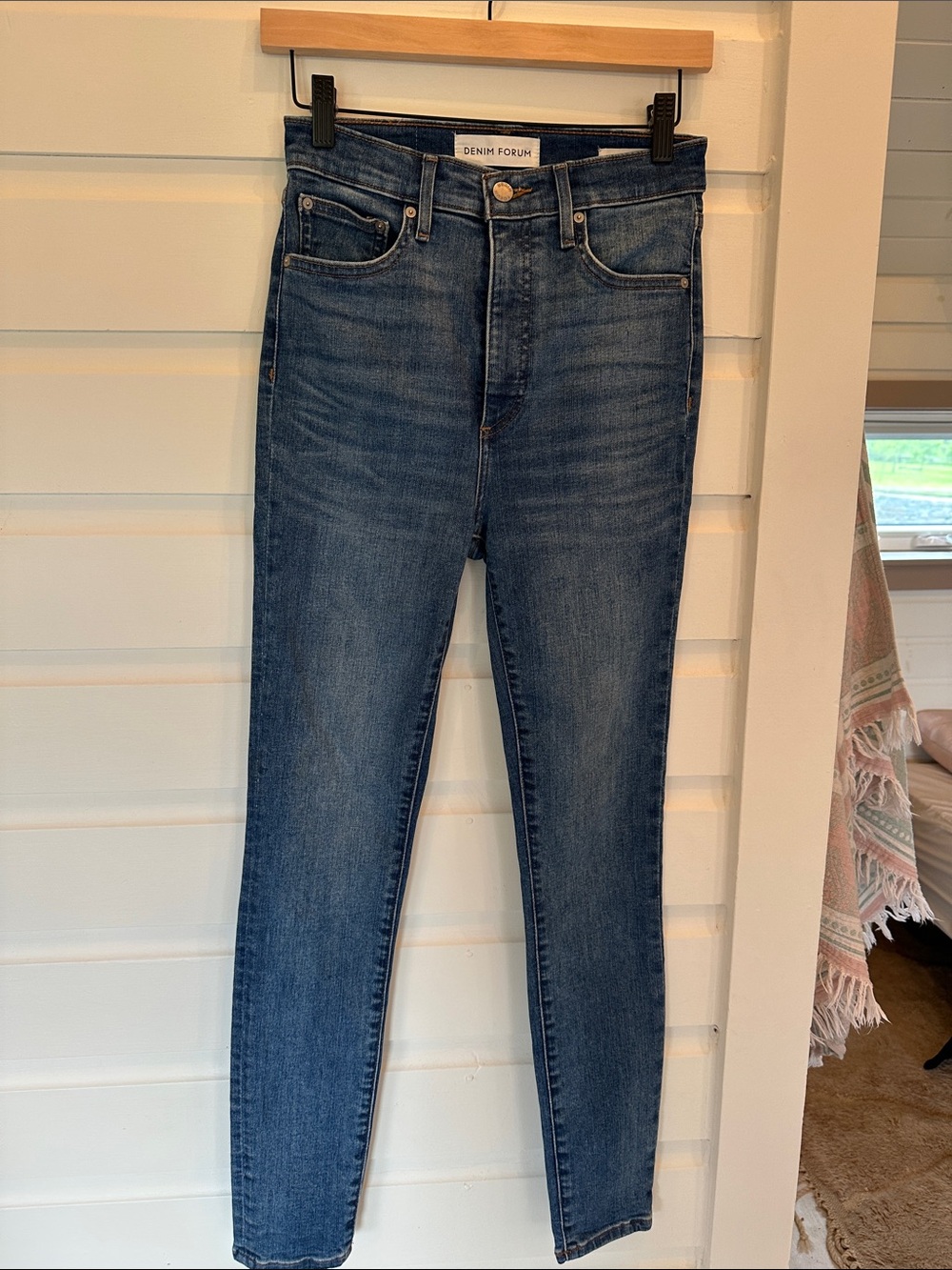 Denim Forum, Lola high rise skinny. 27 x 30.